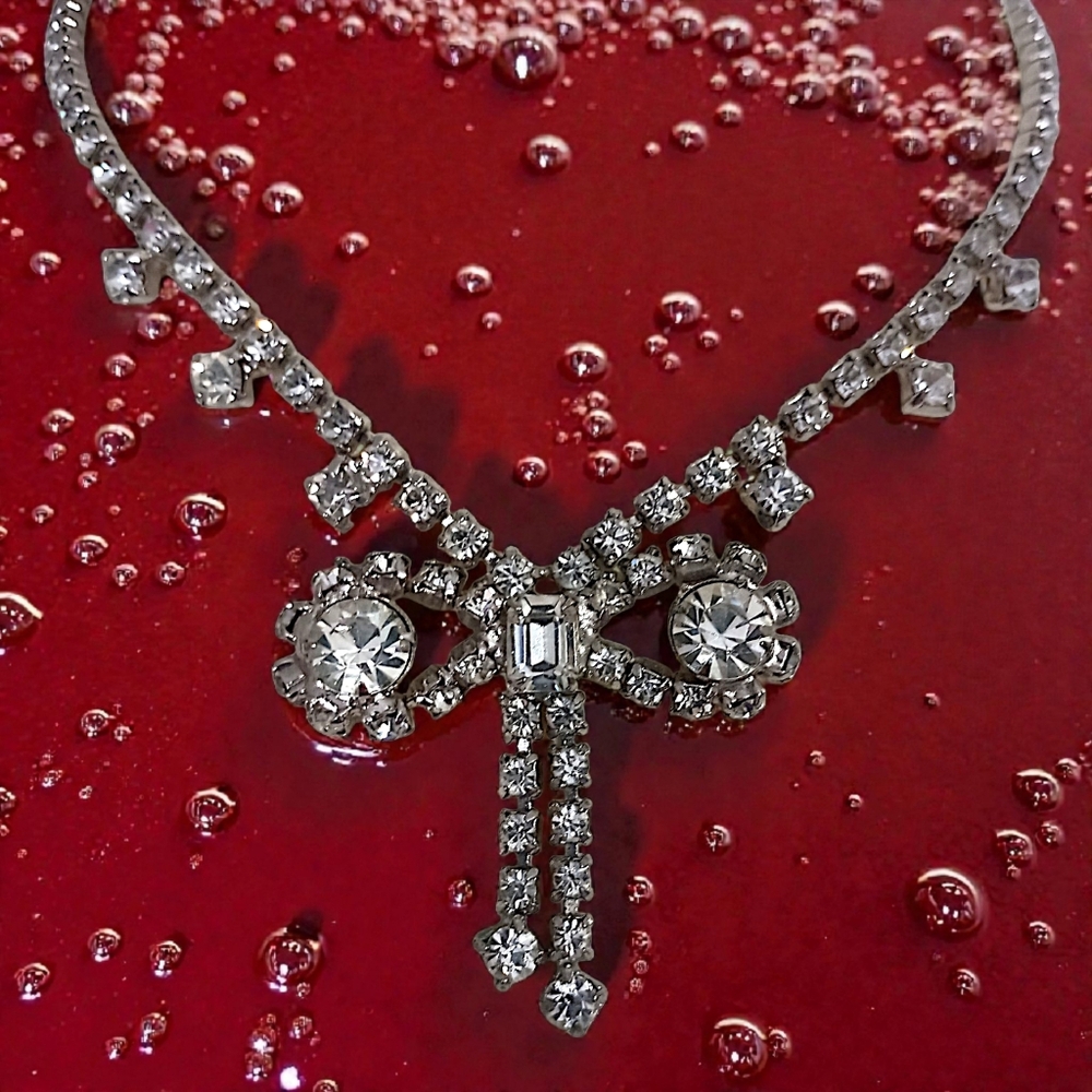 Vintage Rhinestone Crystal Bow Necklace MCM Clear Sparkler Silver Tone Dainty‎
